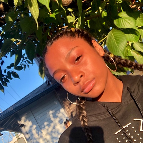 Meet your Posher, Christiana - Picture 1 of 1